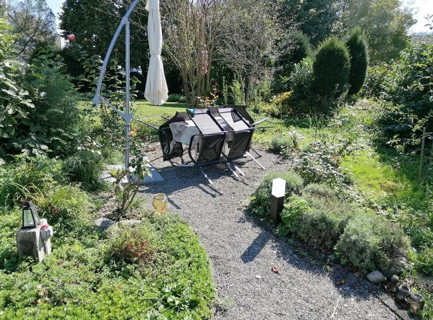 Charmantes Einfamilienhaus mit grossem Umschwung und Swimmingpool - Foto 11 von 19