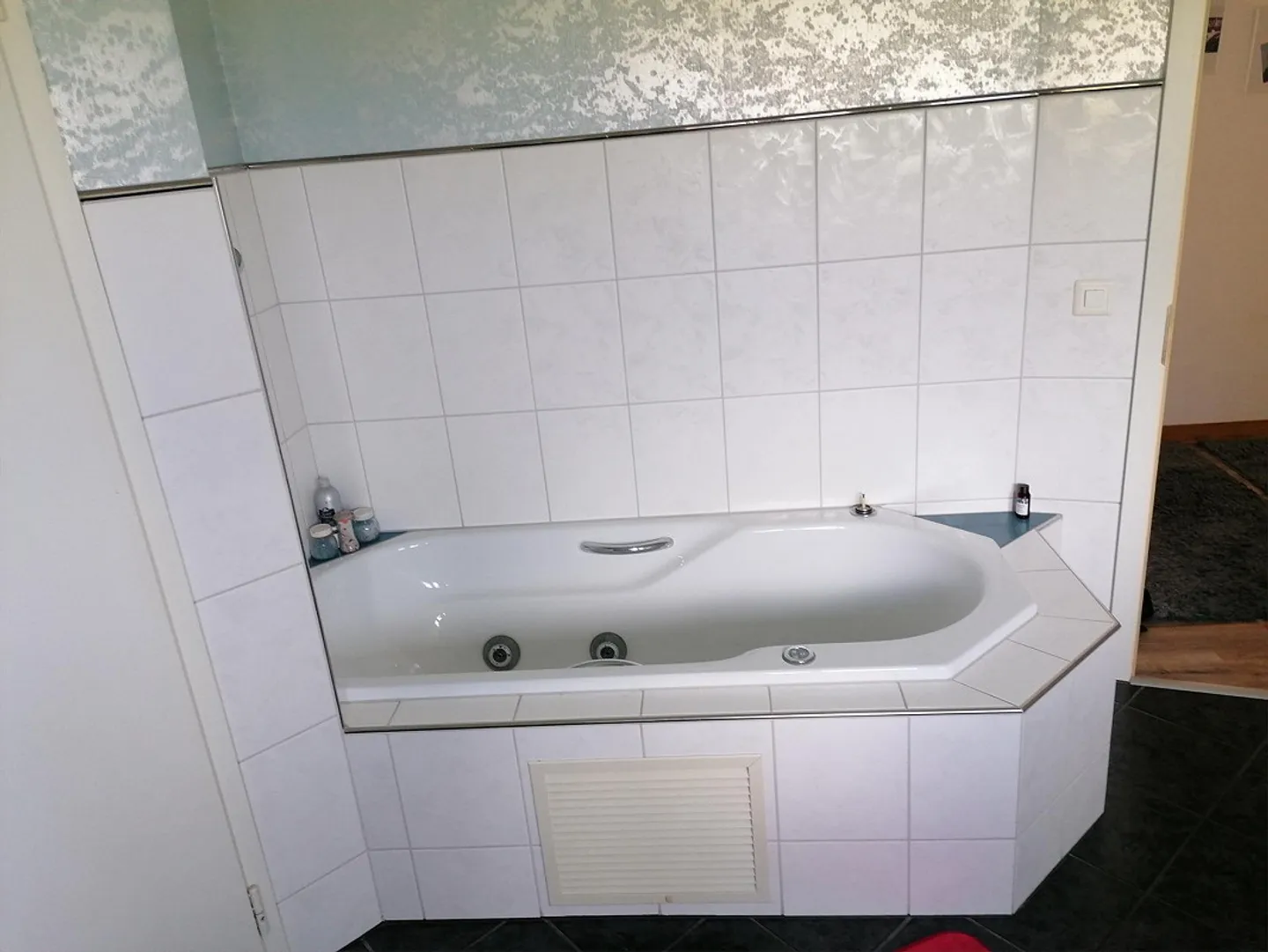 Charmantes Einfamilienhaus mit grossem Umschwung und Swimmingpool - Foto 12 von 19
