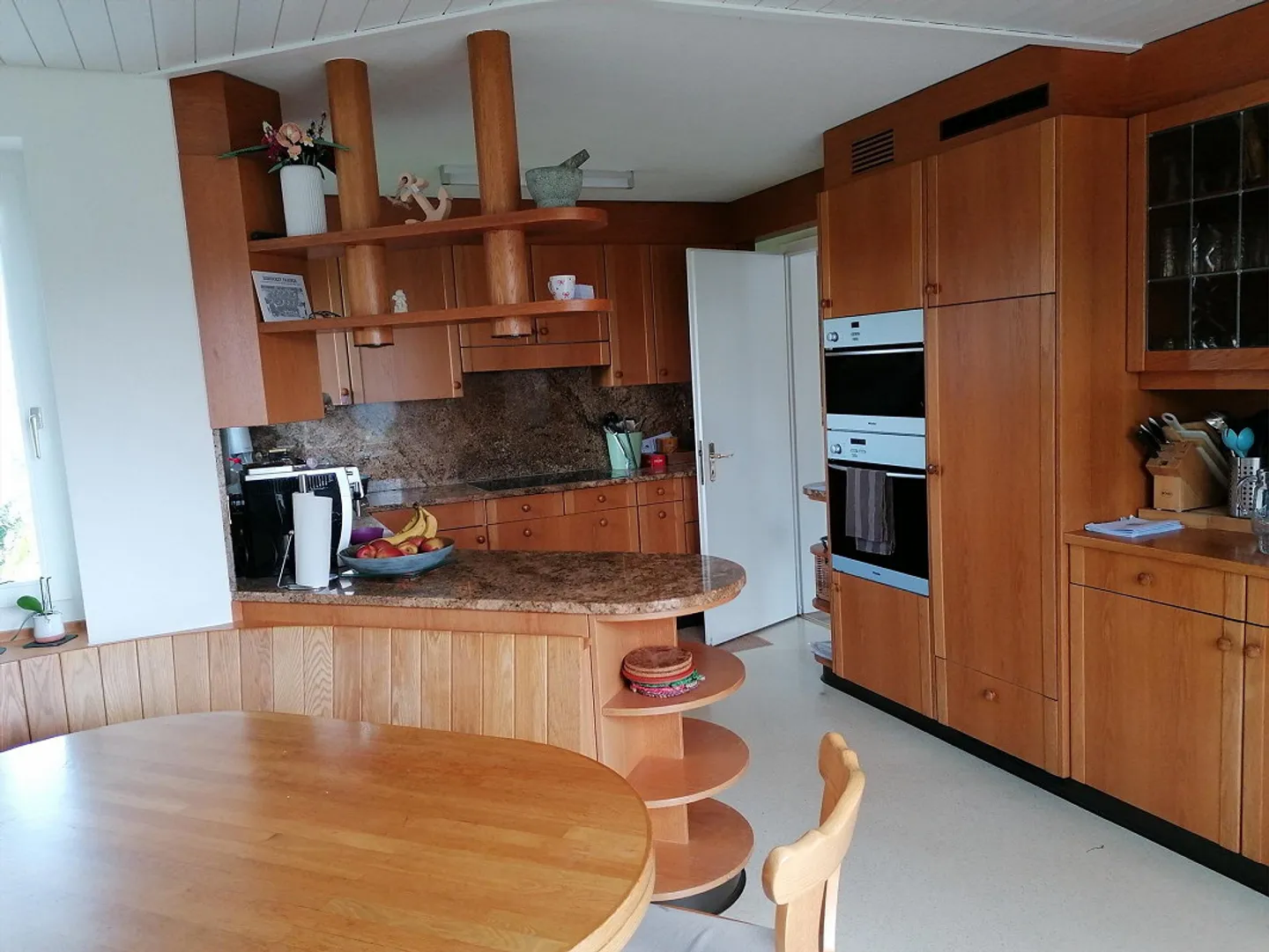 Charmantes Einfamilienhaus mit grossem Umschwung und Swimmingpool - Foto 13 von 19