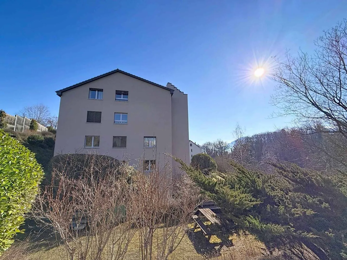 Beautiful crossing apartment with full south balcony - Photo 2 of 11