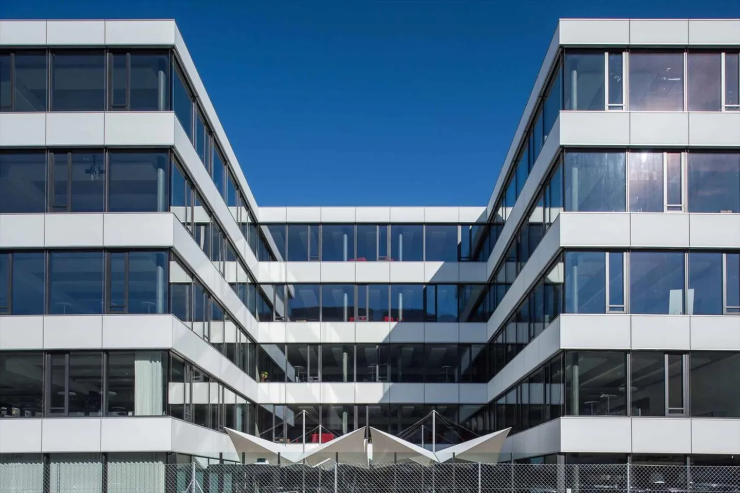 EXCLUSIVE: OFFICES PLUG & PLAY from 2,770 m2 for rent in SION - Photo 1 of 13