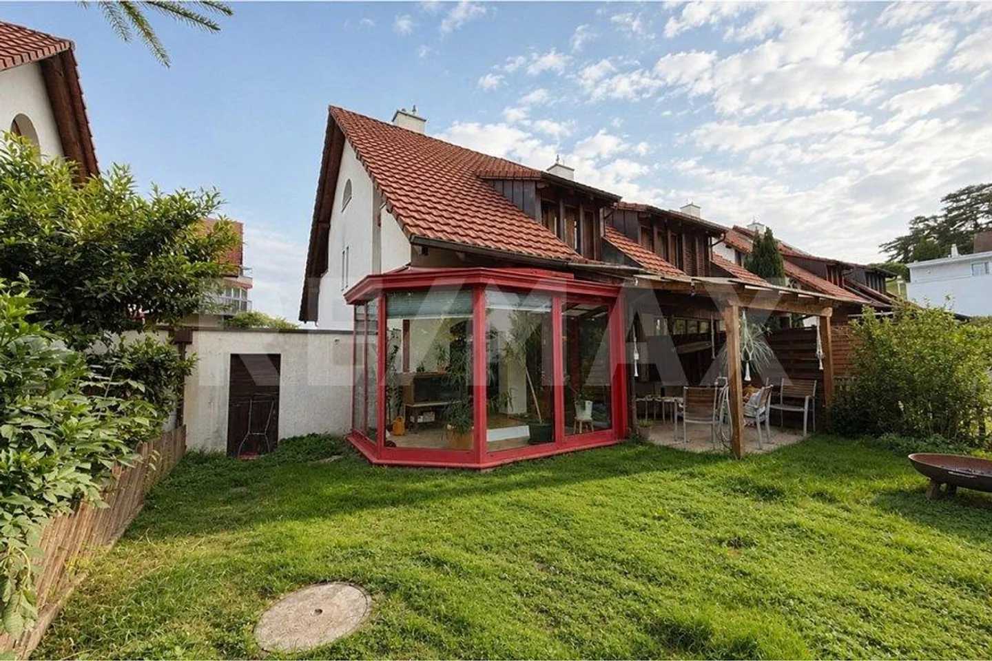 Charmantes Familienhaus mit Garten - Foto 3 von 13