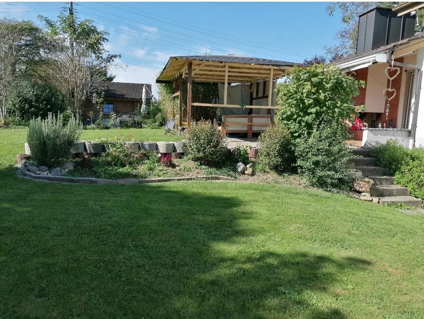 Charmantes Einfamilienhaus mit grossem Umschwung und Swimmingpool - Foto 16 von 19
