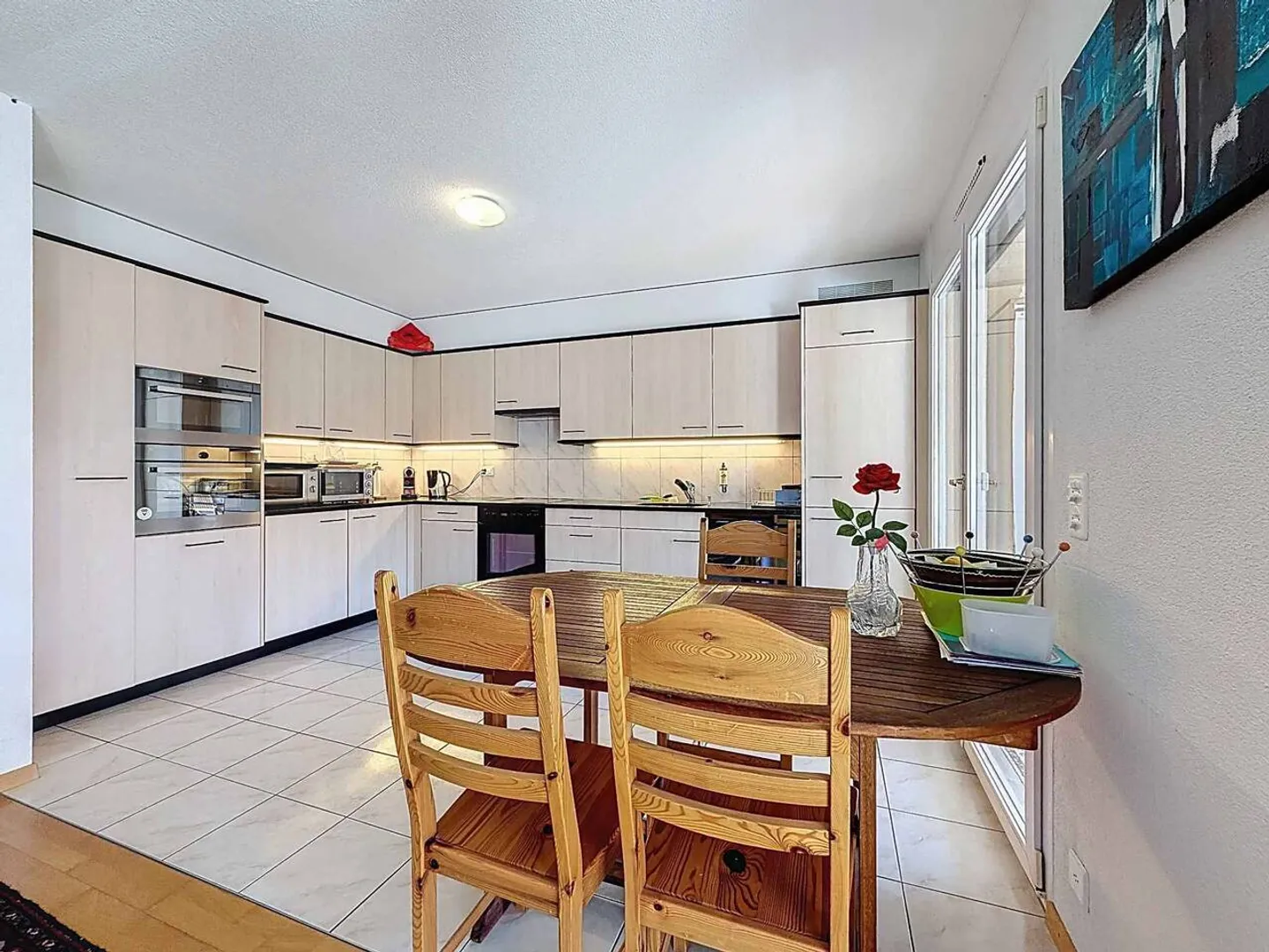 Beautiful crossing apartment with full south balcony - Photo 6 of 11