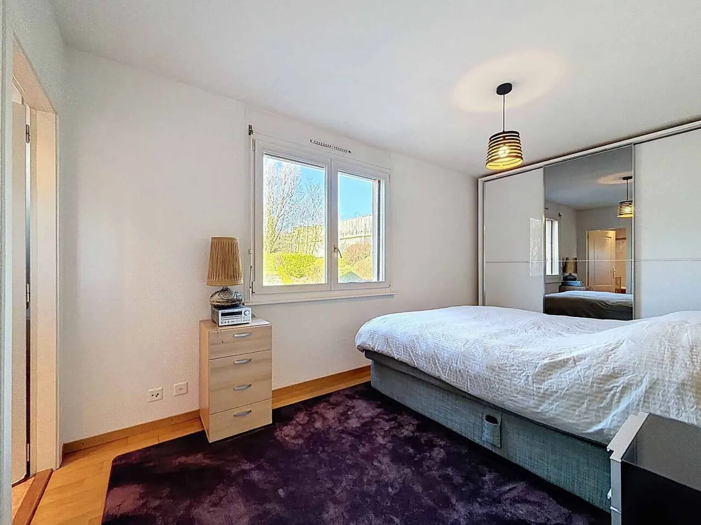 Beautiful crossing apartment with full south balcony - Photo 8 of 11