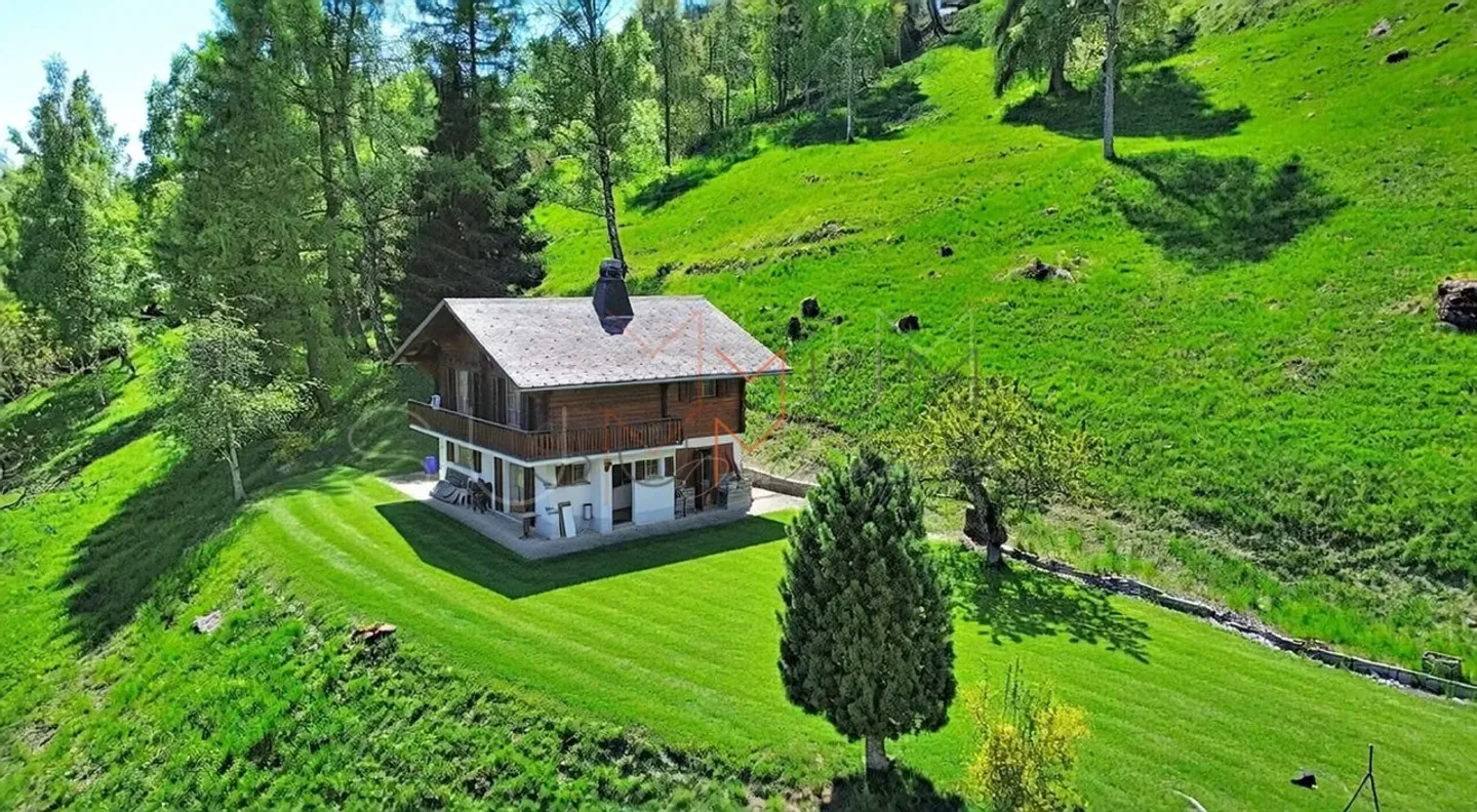 Exclusivity - 5 minutes from Ovronnaz, authentic chalet with no overlooking - Photo 1 of 13