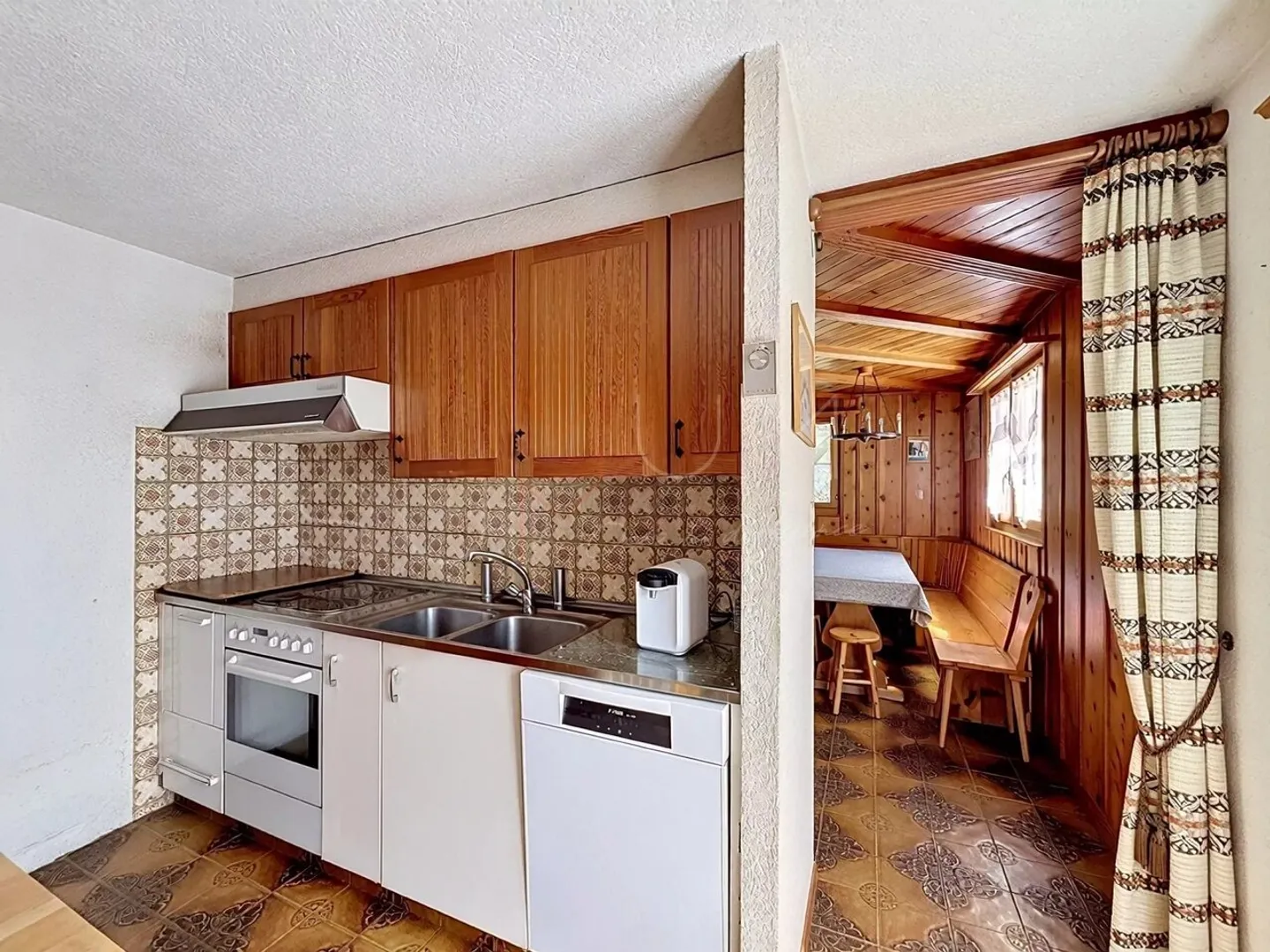 Exclusivity - 5 minutes from Ovronnaz, authentic chalet with no overlooking - Photo 9 of 13