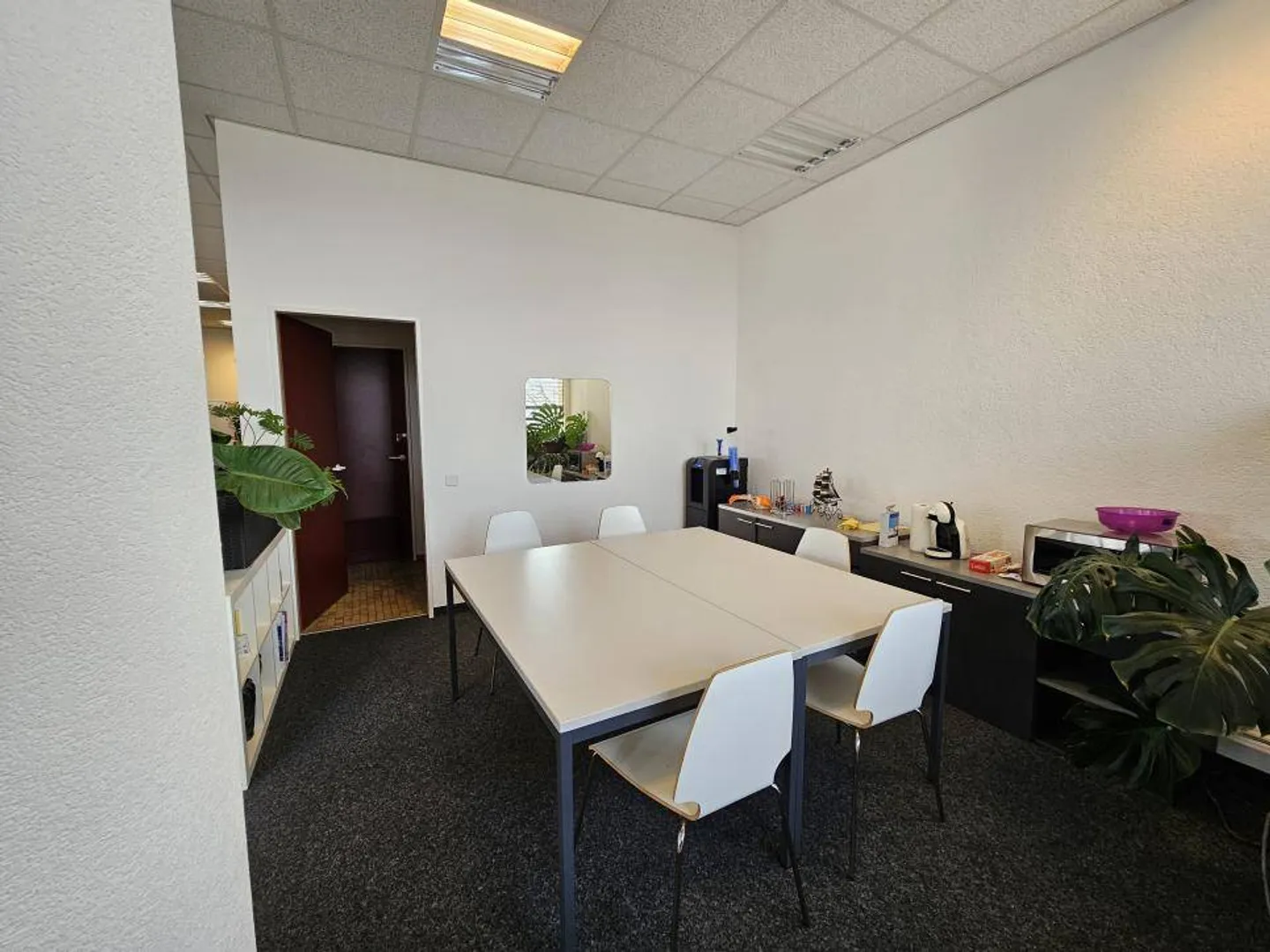 Mixed-use building for sale - Photo 3 of 6