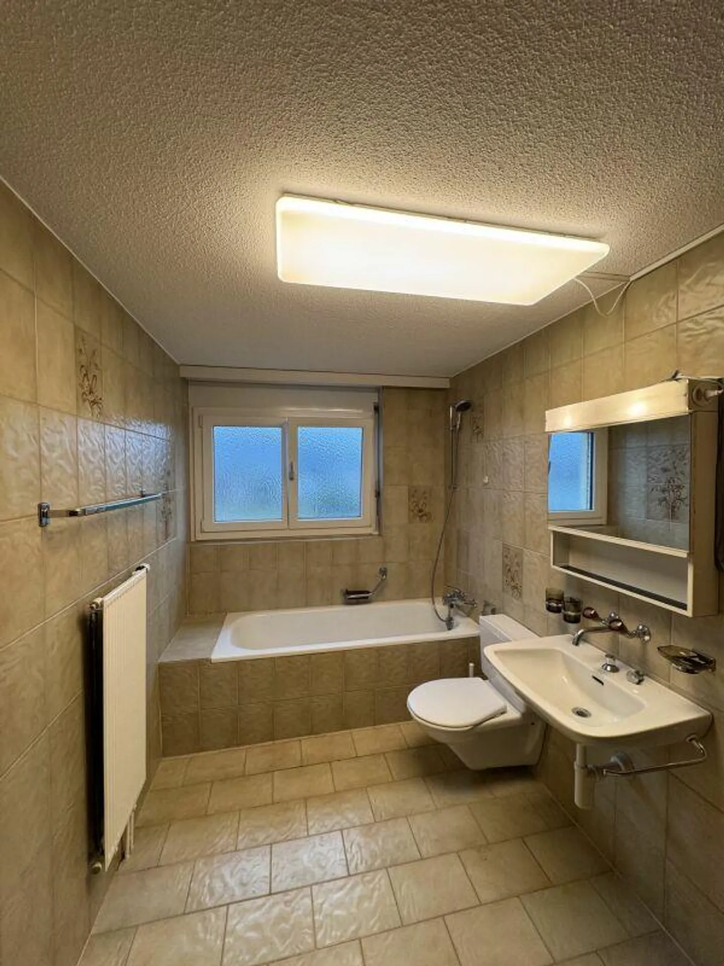 Cucina ristrutturata - Appartamento confortevole di 4,5 stanze in posizione tranquilla - Foto 7 di 9