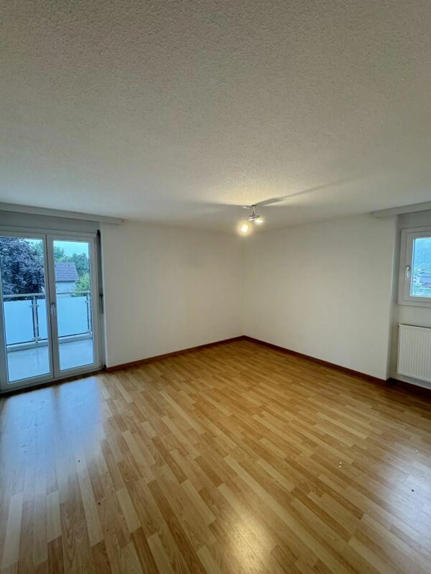 Cucina ristrutturata - Appartamento confortevole di 4,5 stanze in posizione tranquilla - Foto 5 di 9