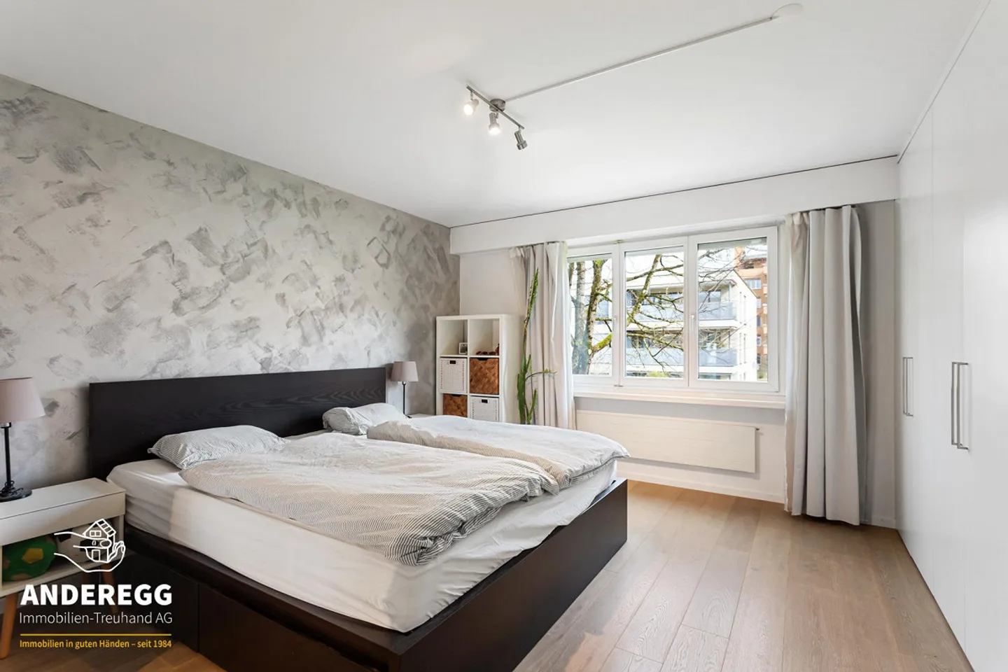 Modern apartment on the 1st floor with large balcony and laundry room - Photo 3 of 12