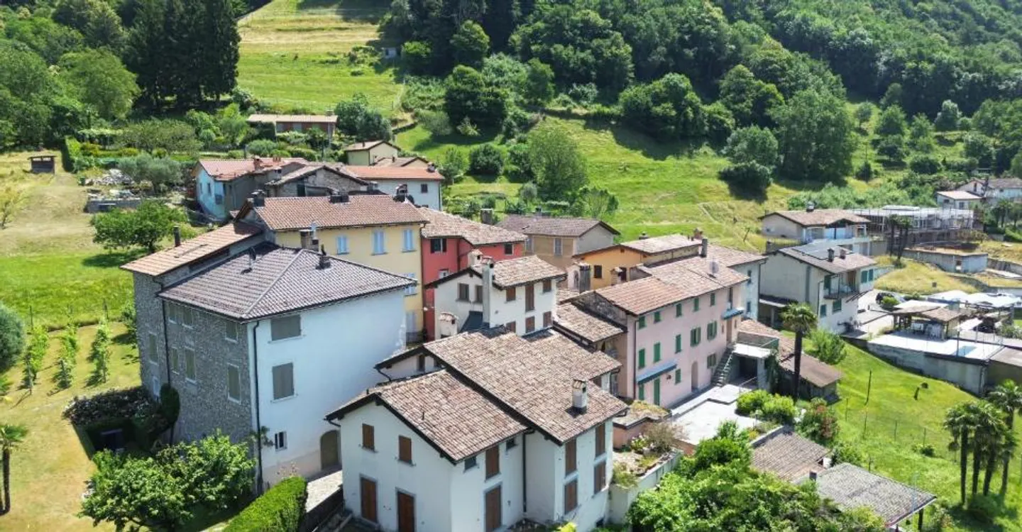 Charming house in the heart of Lugano-Pugerna - Photo 1 of 11
