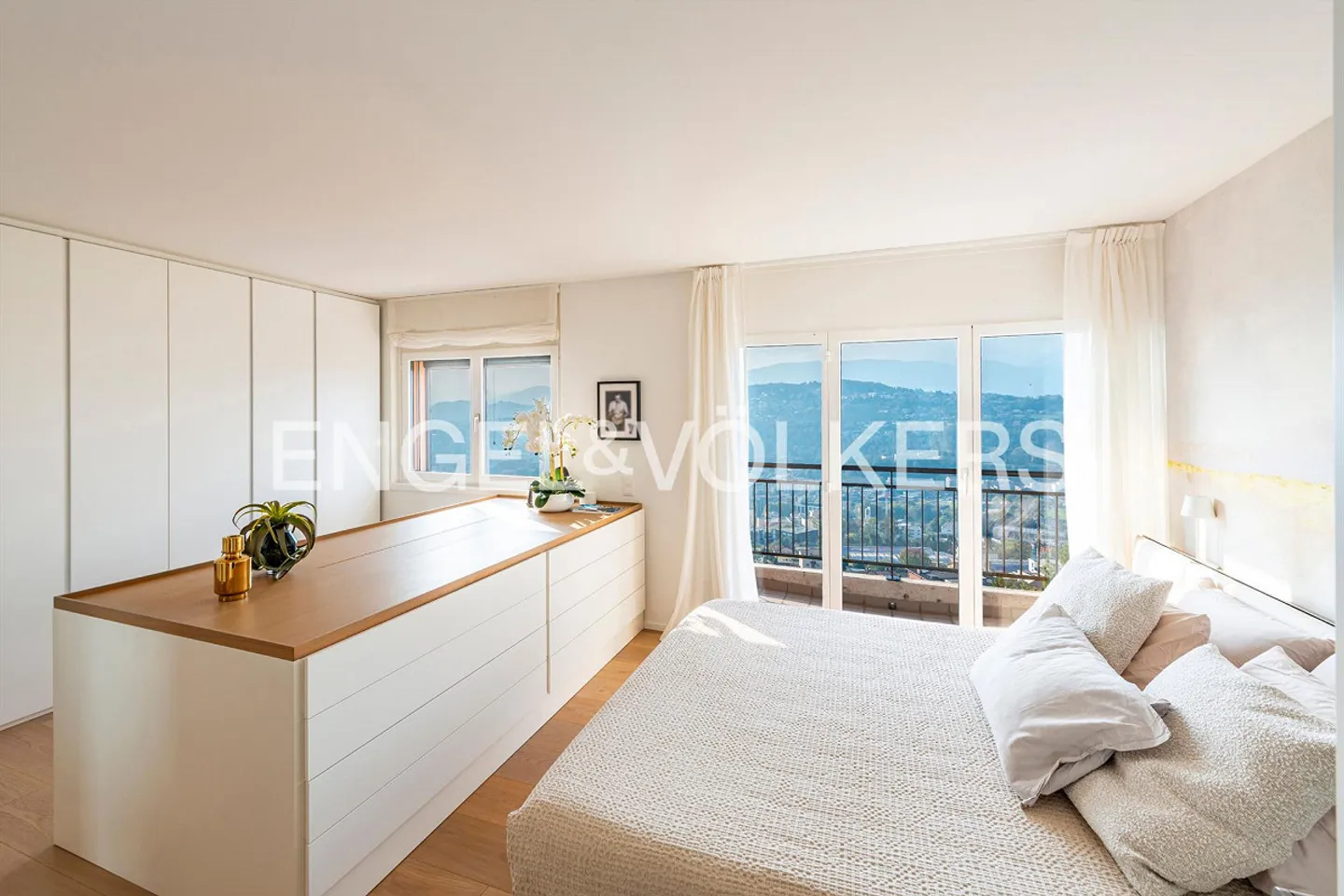 Maison de ville prestigieuse avec terrasse et vue sur le lac - Photo 11 sur 15