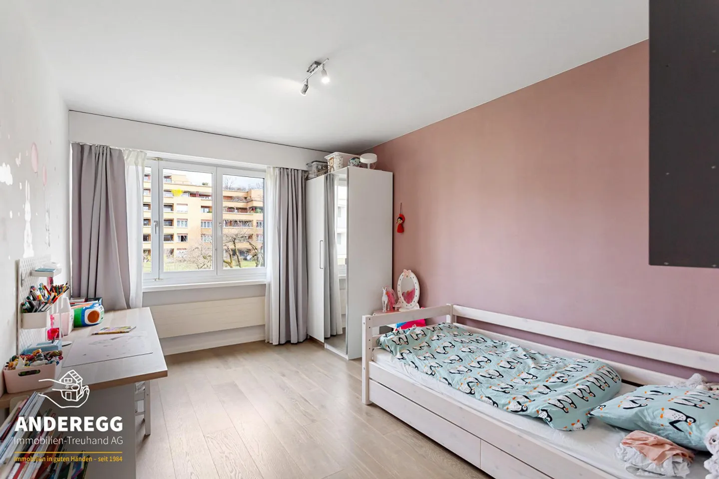 Modern apartment on the 1st floor with large balcony and laundry room - Photo 6 of 12