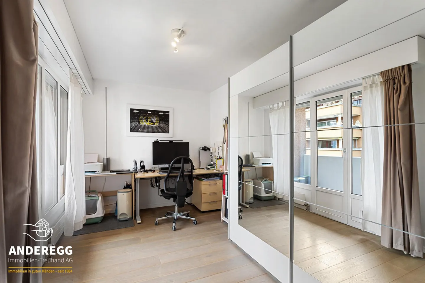Modern apartment on the 1st floor with large balcony and laundry room - Photo 8 of 12