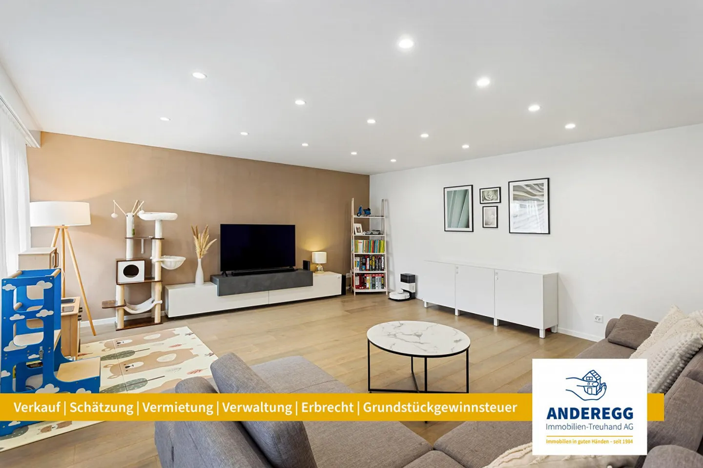 Modern apartment on the 1st floor with large balcony and laundry room - Photo 1 of 12