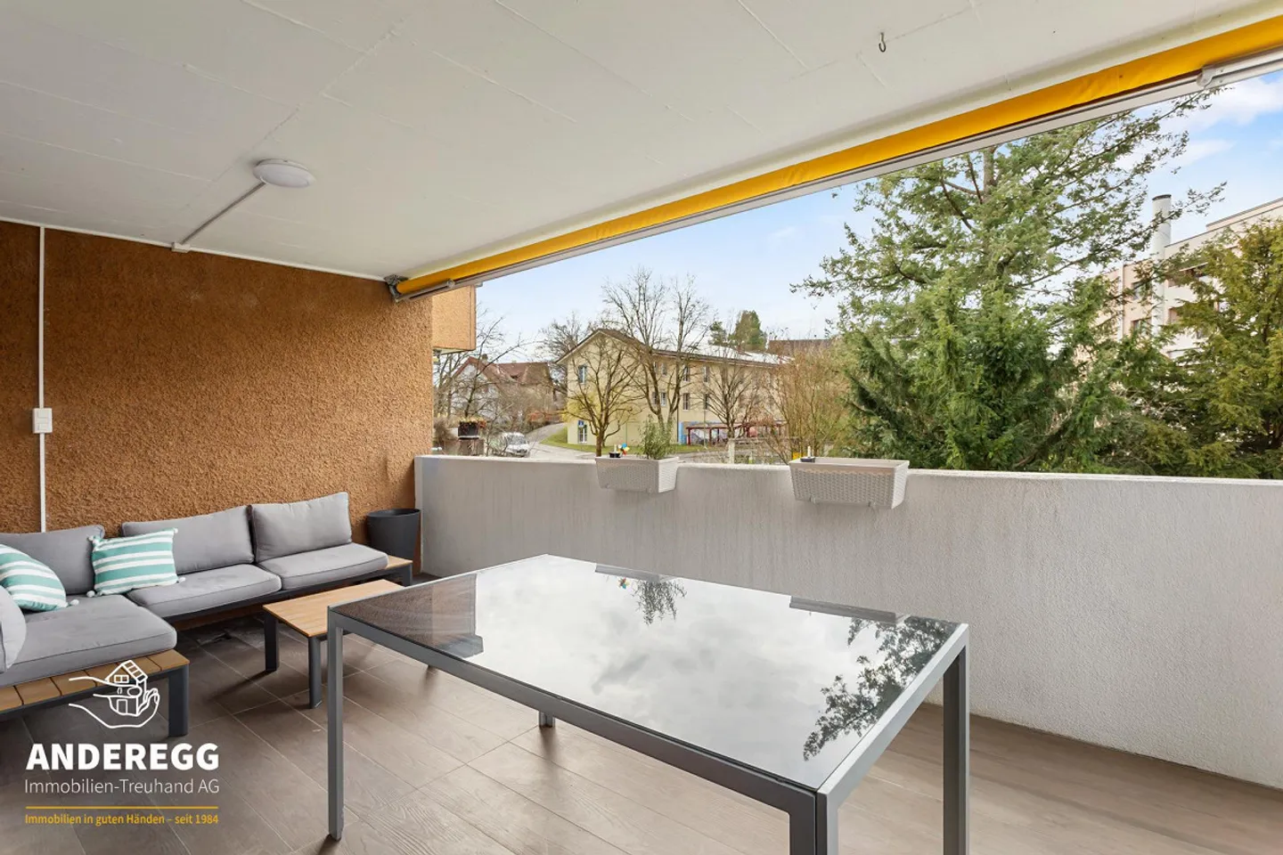 Modern apartment on the 1st floor with large balcony and laundry room - Photo 12 of 12