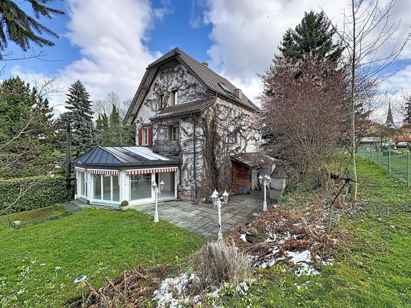 9-room House - Photo 1 of 13