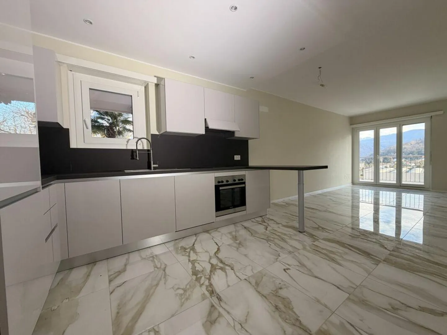 3.5 ROOMS WITH BALCONY · KEY HANDOVER NOW! LAKE VIEW - Photo 4 of 21