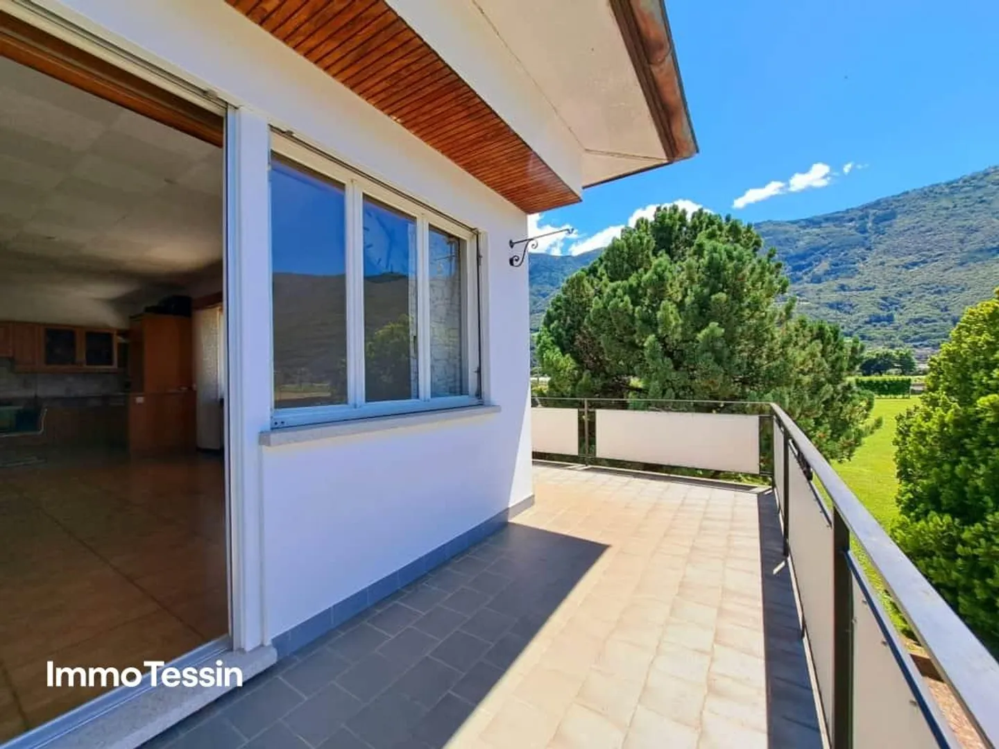 Villa con vigneto e enorme terreno di 2200 m2 a Giubiasco - Foto 5 di 13