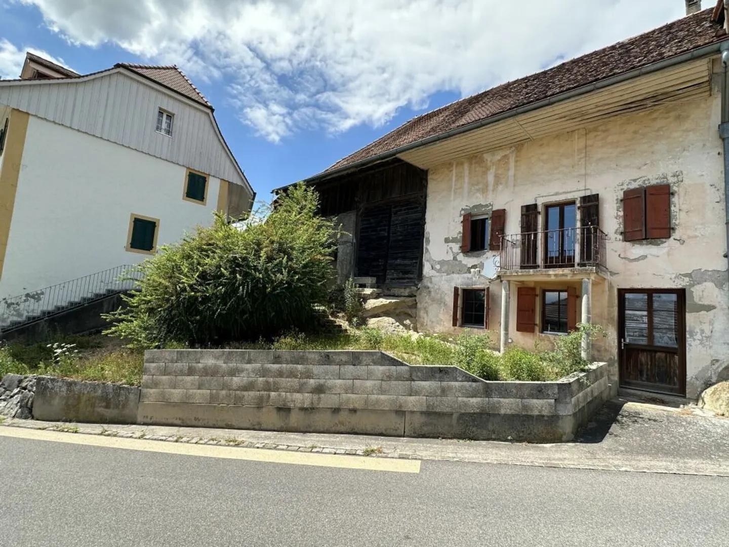 Maison villageoise avec projet de 3 logements - Dorfhaus mit Projekt für 3 Wohnungen - Photo 3 sur 16