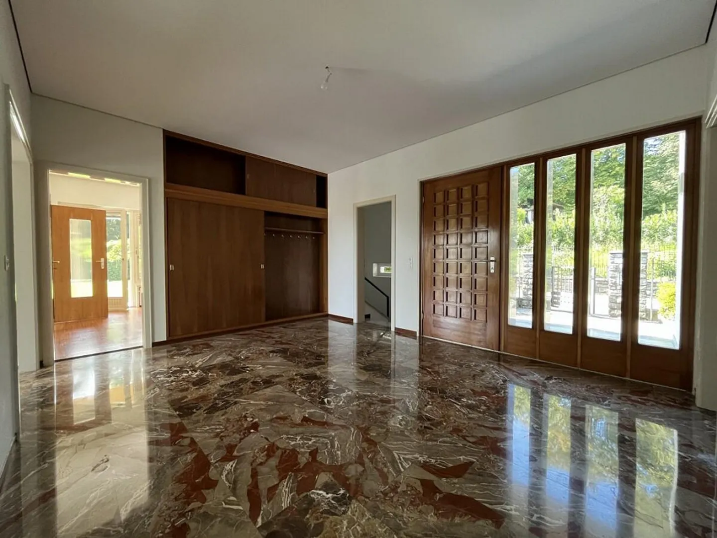 STABIO - EINGETAUCHT IN DAS GRÜN DER WEINBERGE, EINE VON BAUHAUS INSPIRIERTE WOHNUNG - Foto 2 von 12