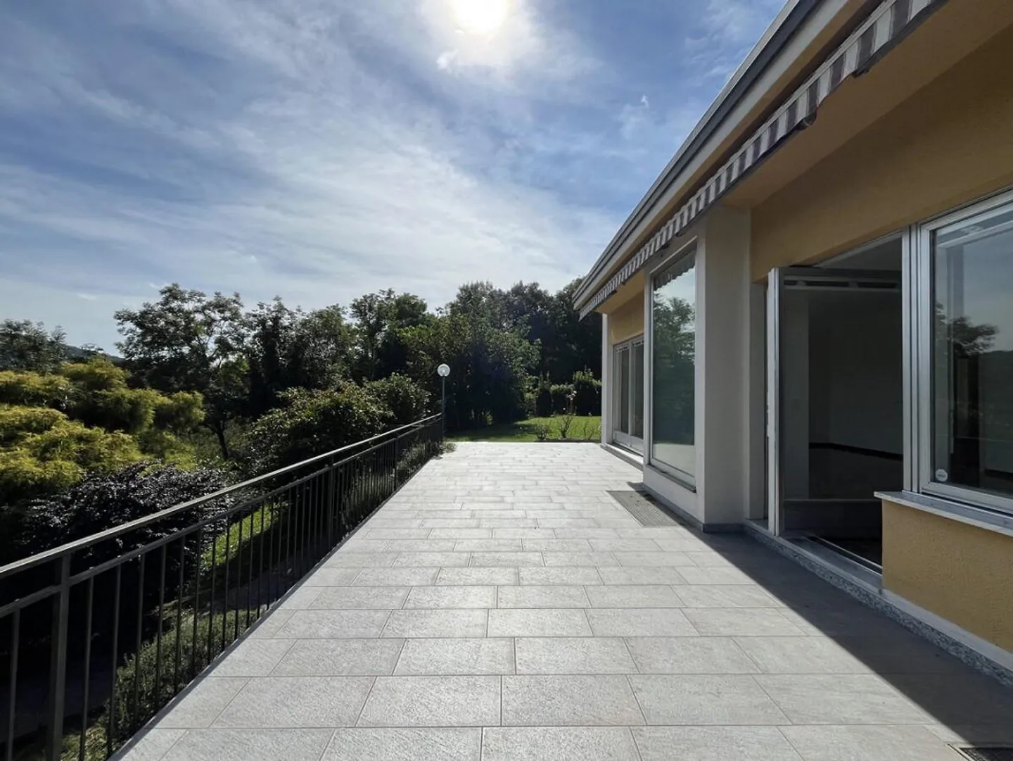 STABIO - EINGETAUCHT IN DAS GRÜN DER WEINBERGE, EINE VON BAUHAUS INSPIRIERTE WOHNUNG - Foto 7 von 12