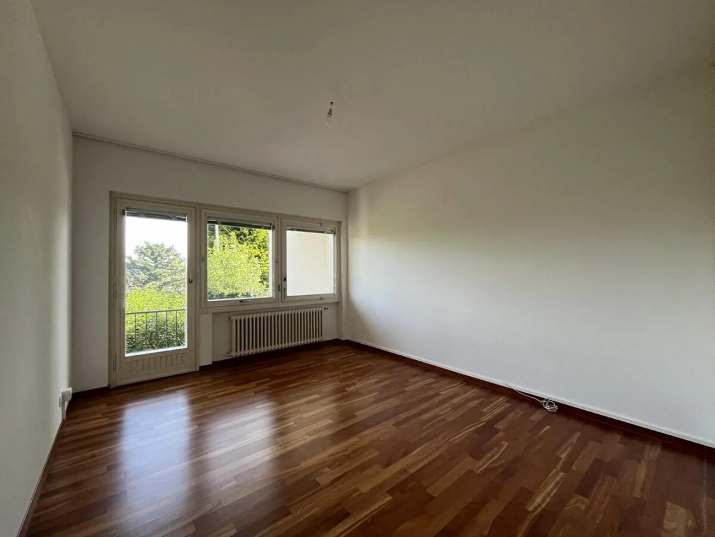 STABIO - EINGETAUCHT IN DAS GRÜN DER WEINBERGE, EINE VON BAUHAUS INSPIRIERTE WOHNUNG - Foto 9 von 12