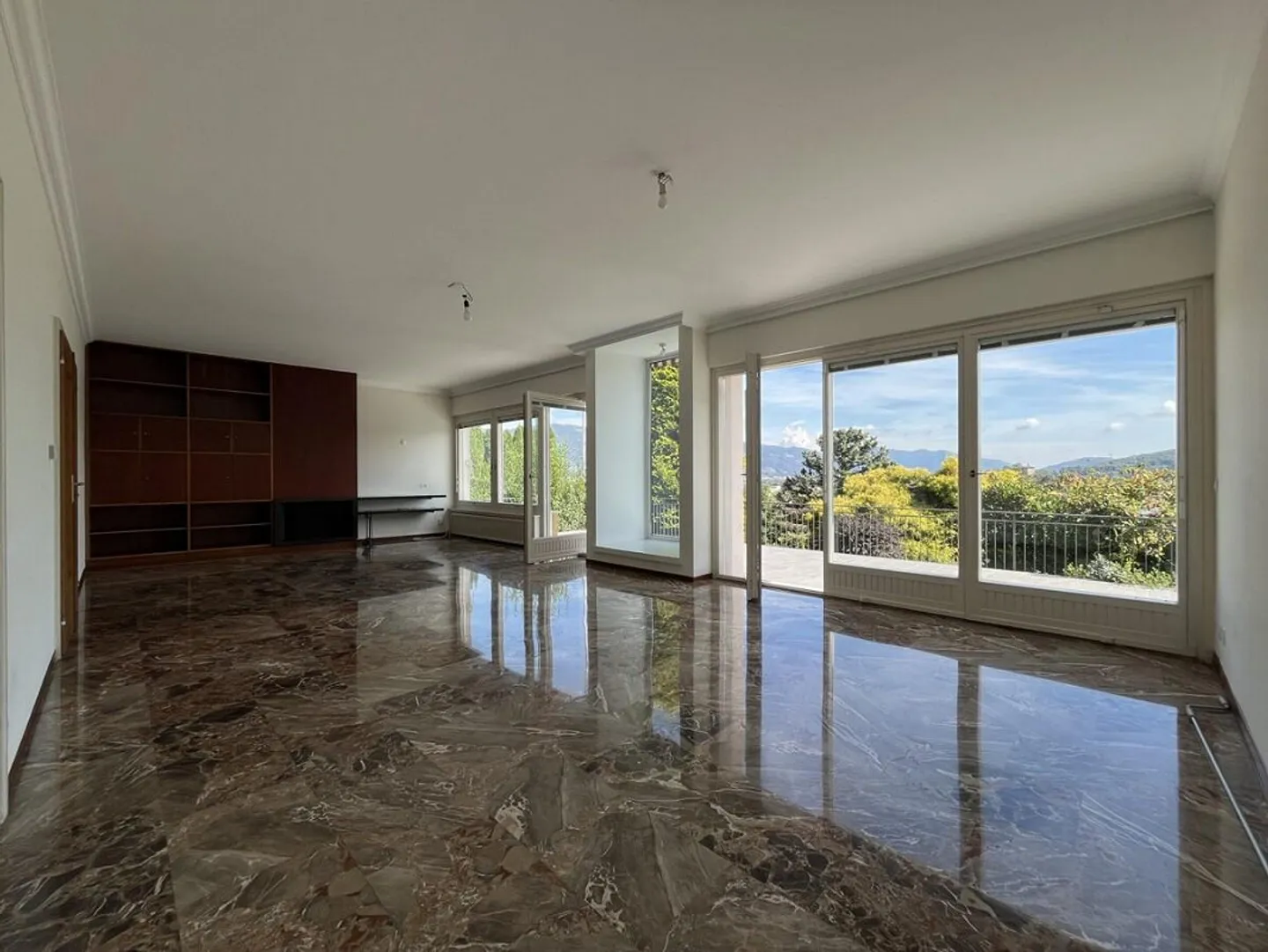 STABIO - EINGETAUCHT IN DAS GRÜN DER WEINBERGE, EINE VON BAUHAUS INSPIRIERTE WOHNUNG - Foto 4 von 12