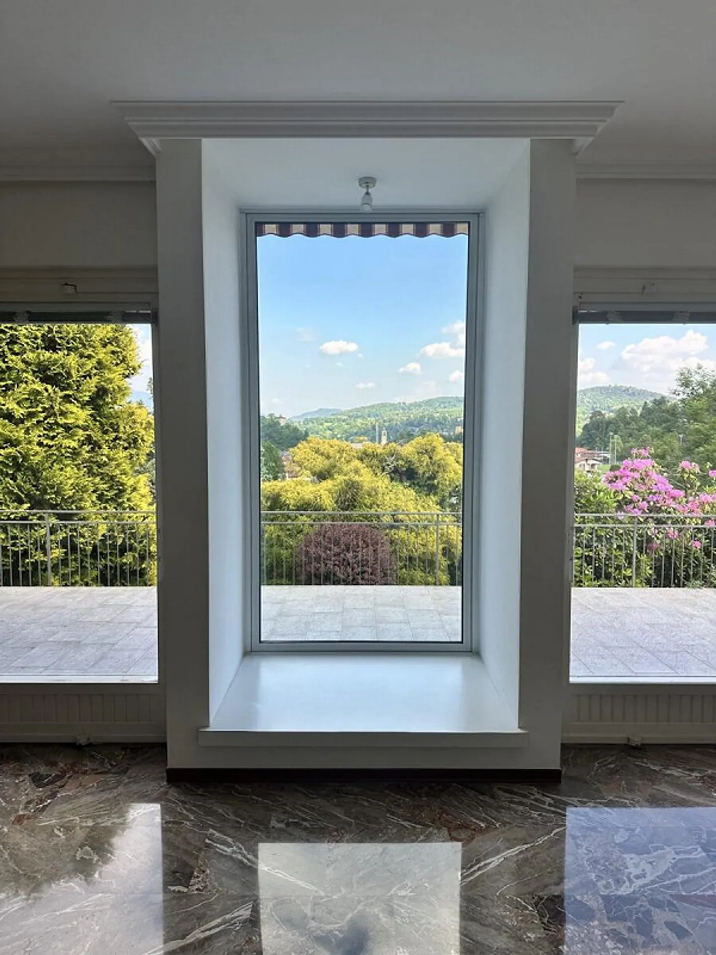 STABIO - EINGETAUCHT IN DAS GRÜN DER WEINBERGE, EINE VON BAUHAUS INSPIRIERTE WOHNUNG - Foto 6 von 12