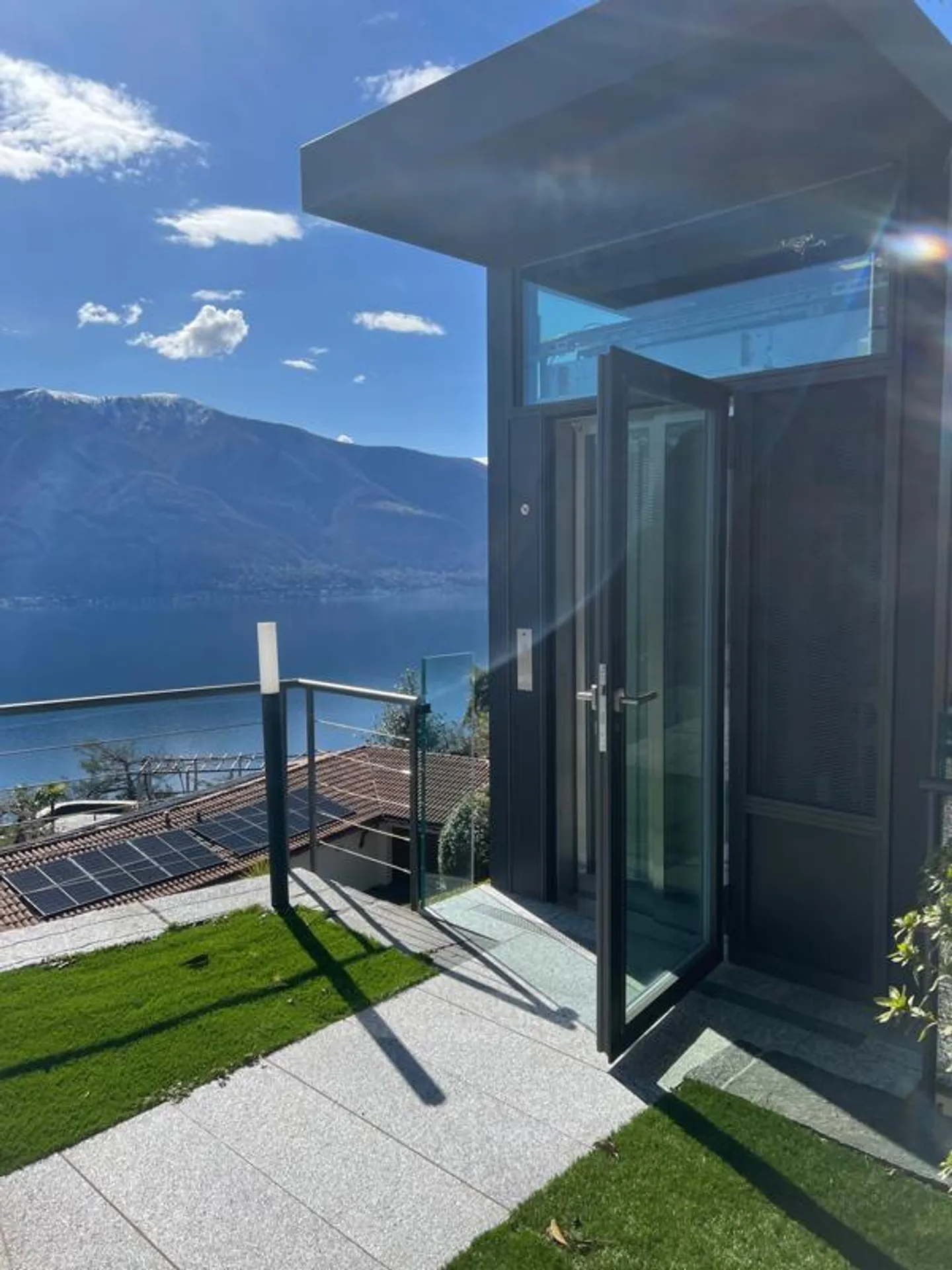 Villa a Ronco s/Ascona con vista lago anche come seconda residenza - Foto 2 di 10