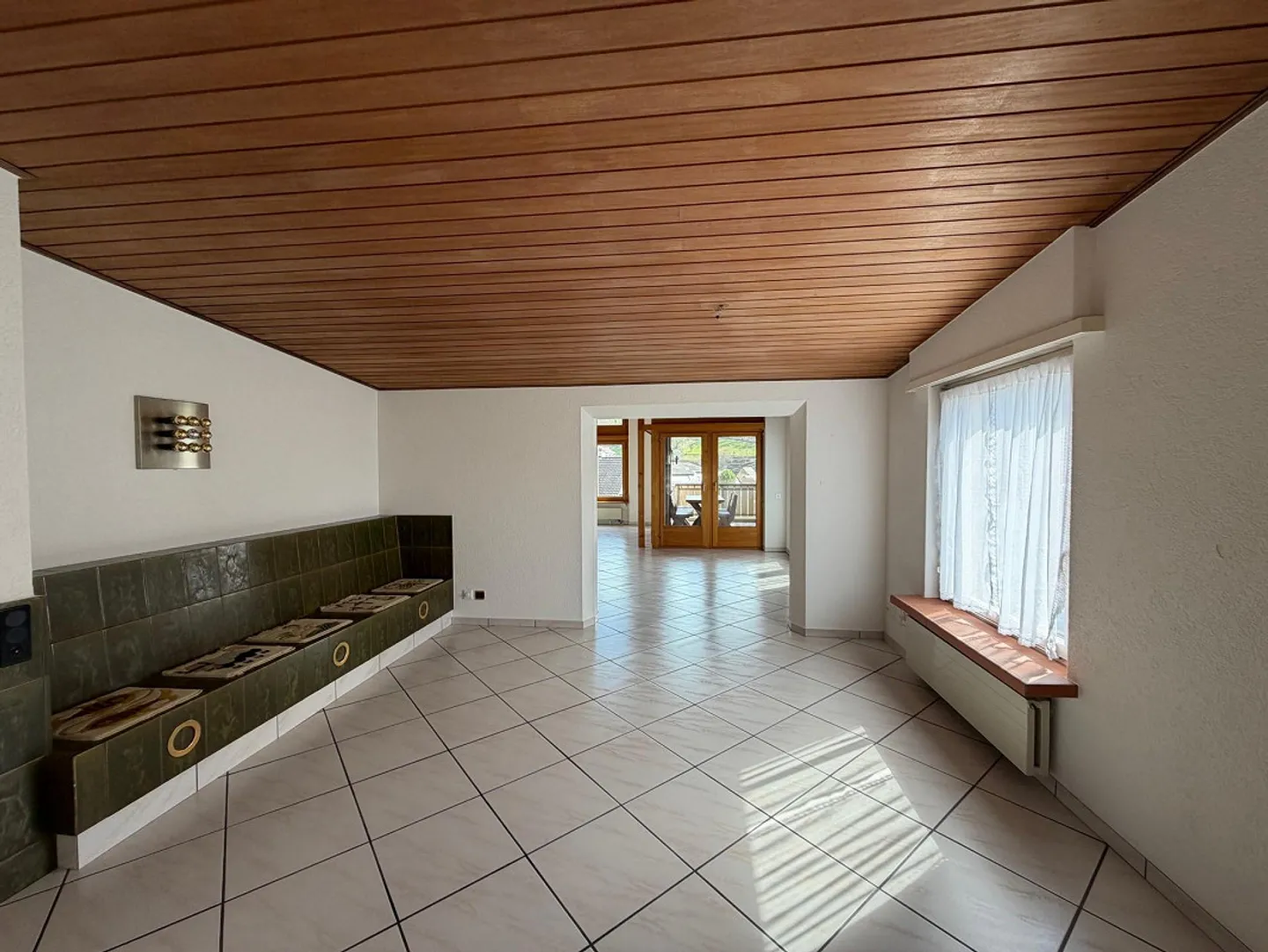 Maison individuelle avec double garage - Photo 4 sur 12