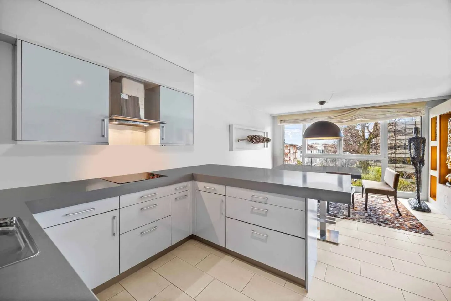 Zeitgenössisches Duplex mit 4,5 Zimmern, Balkon und Garten - Foto 4 von 12