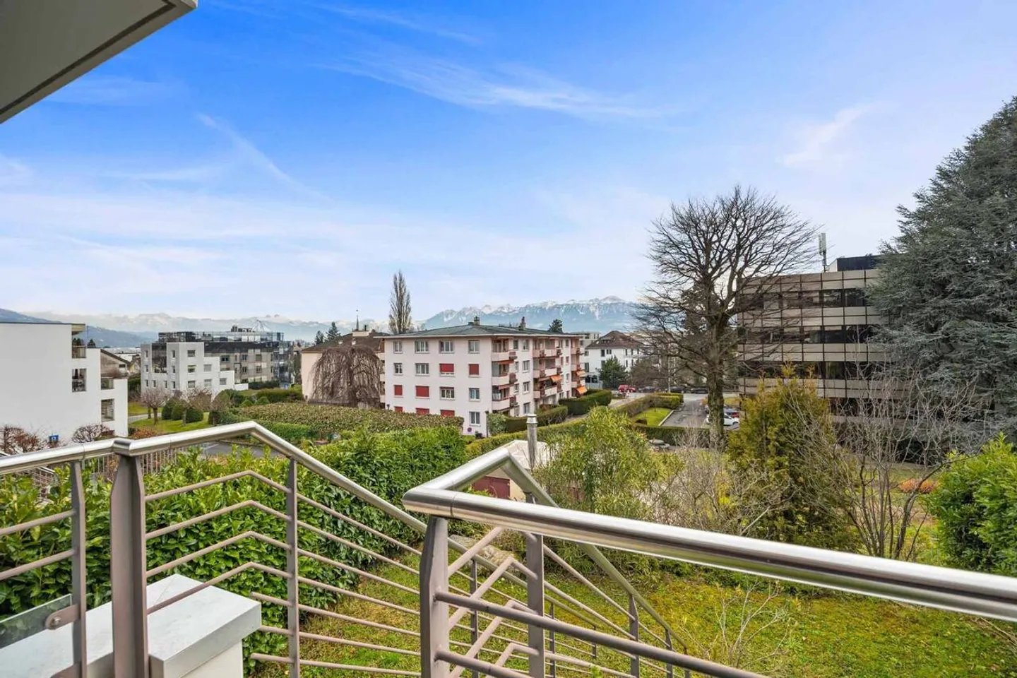 Zeitgenössisches Duplex mit 4,5 Zimmern, Balkon und Garten - Foto 6 von 12