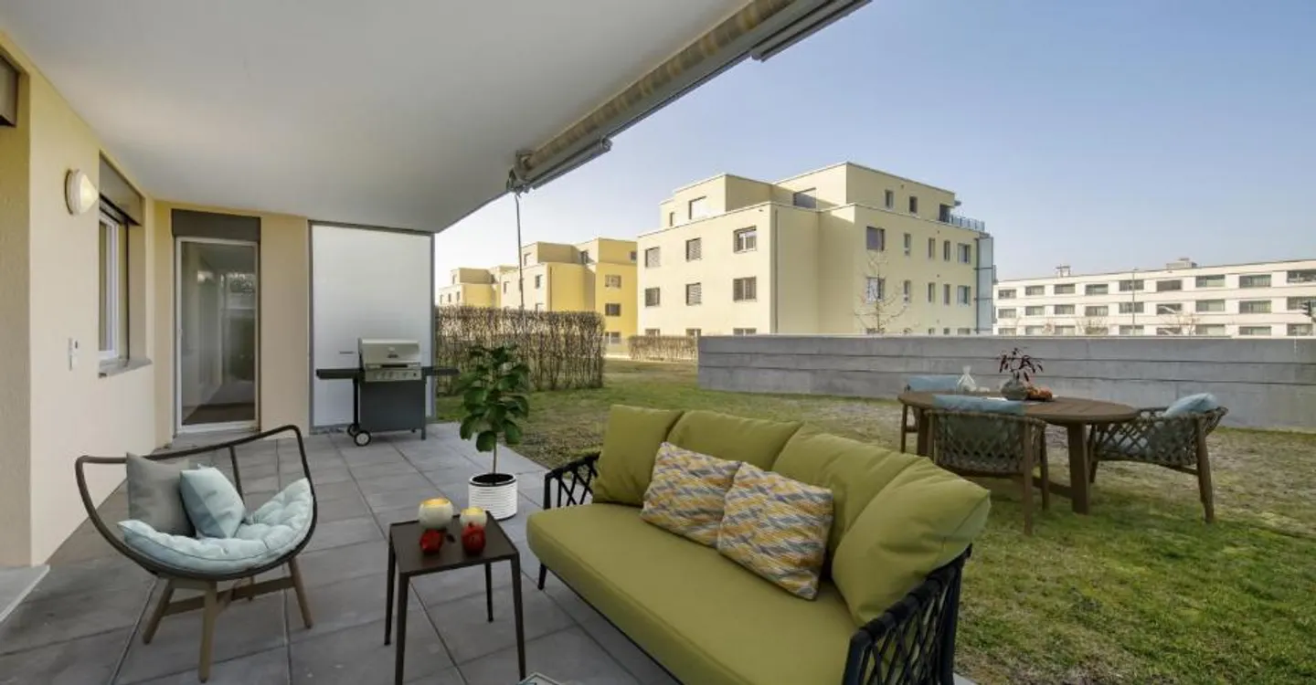 Spacious apartment with sunny patio - Photo 10 of 10