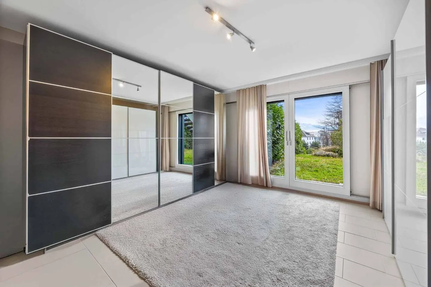 Zeitgenössisches Duplex mit 4,5 Zimmern, Balkon und Garten - Foto 8 von 12