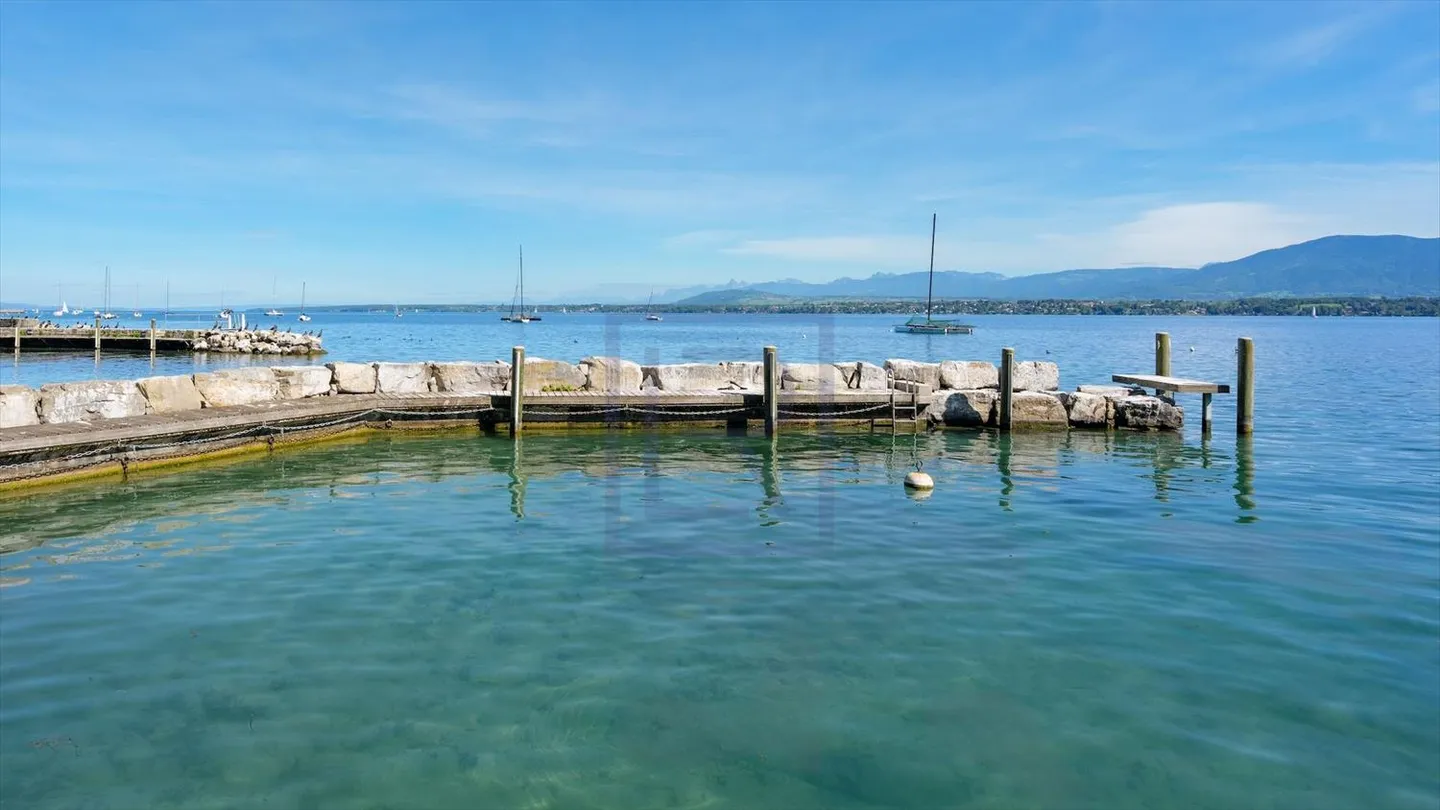 Villa a picco sull'acqua - Foto 2 di 2