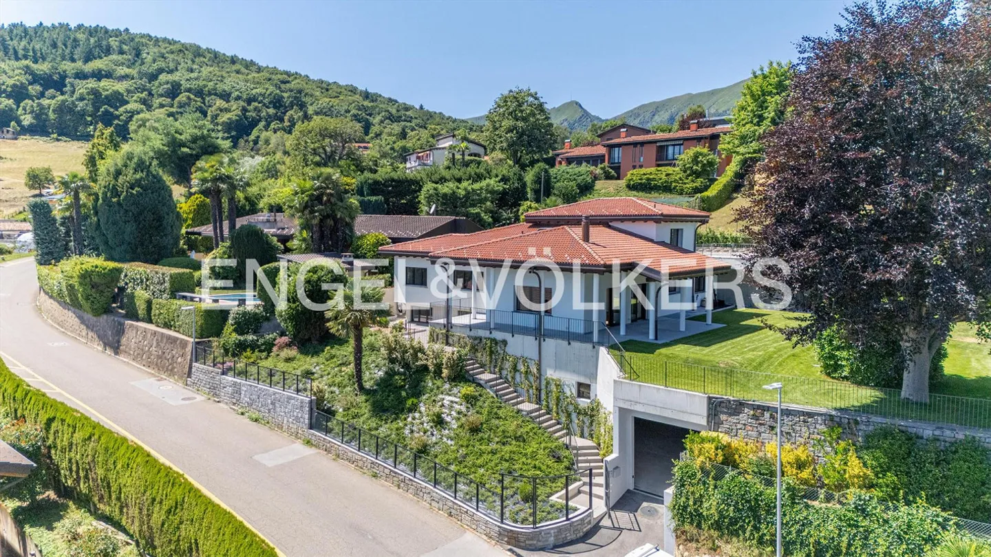 Villa rénovée avec de magnifiques espaces extérieurs - Photo 3 sur 13