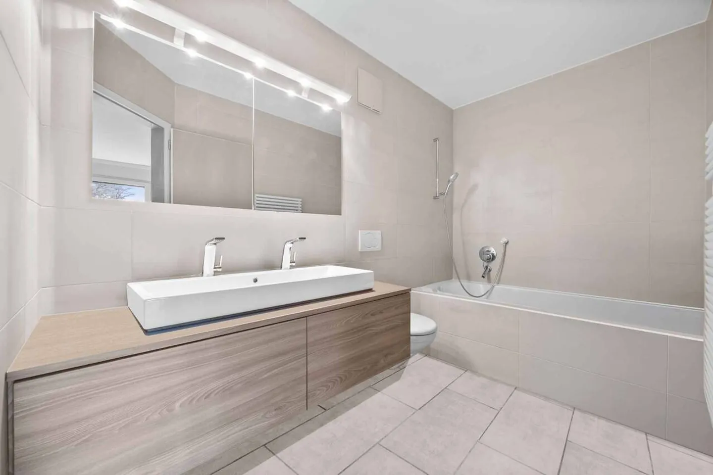 Zeitgenössisches Duplex mit 4,5 Zimmern, Balkon und Garten - Foto 11 von 12