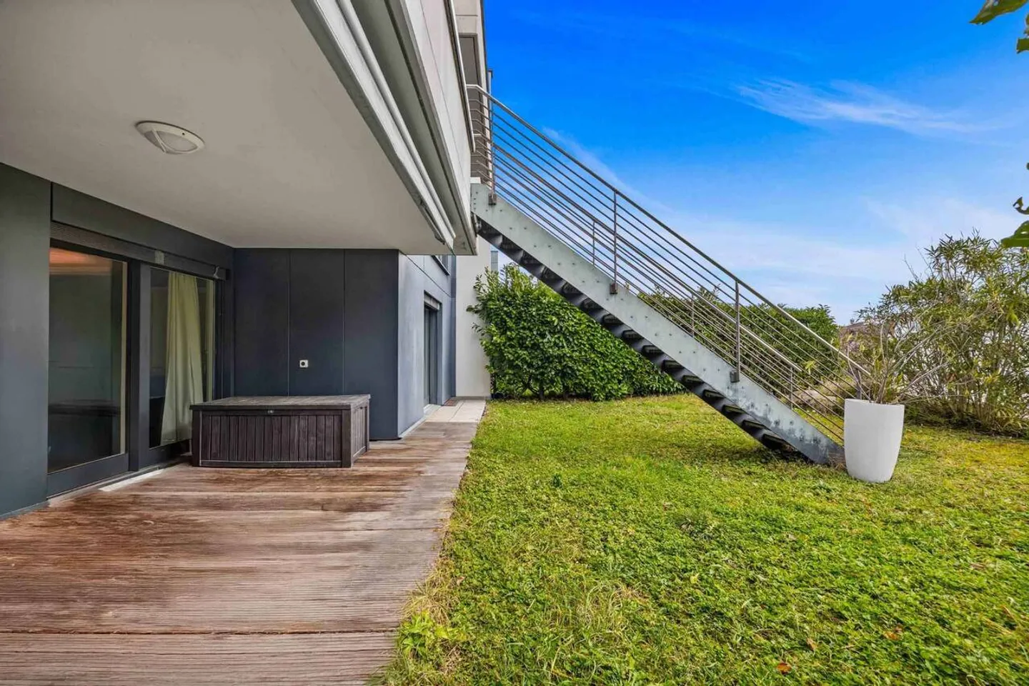 Zeitgenössisches Duplex mit 4,5 Zimmern, Balkon und Garten - Foto 12 von 12