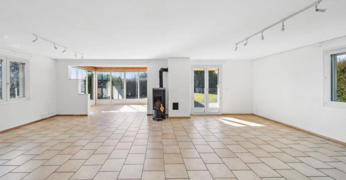 Charming Detached Villa - Photo 3 of 11