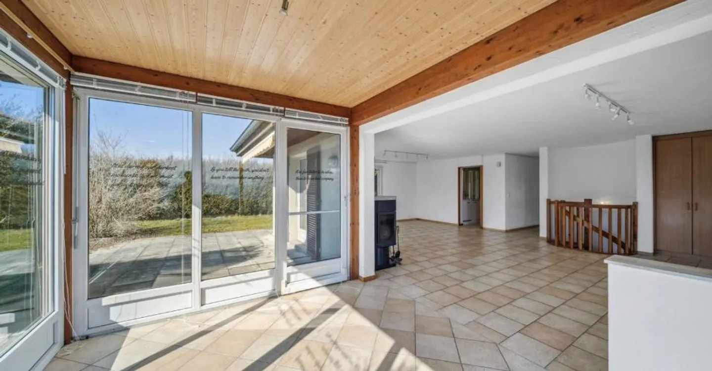 Charming Detached Villa - Photo 4 of 11