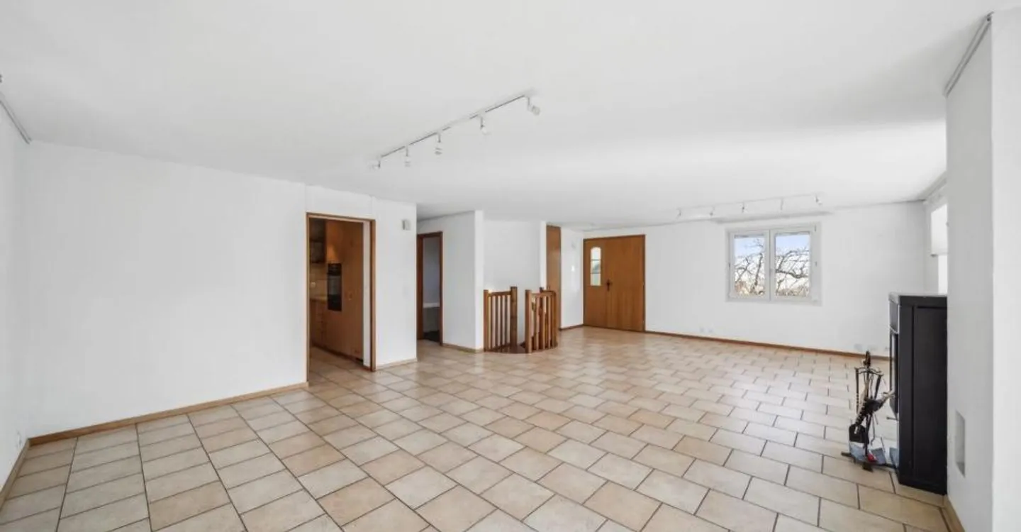 Charming Detached Villa - Photo 5 of 11
