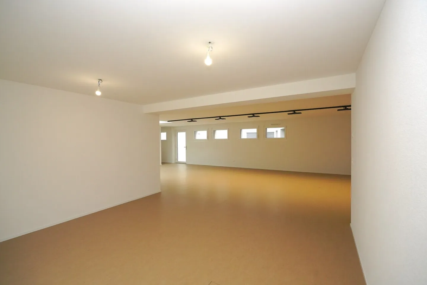 BUREAUX SPACIEUX À SIERRE - Photo 10 sur 13