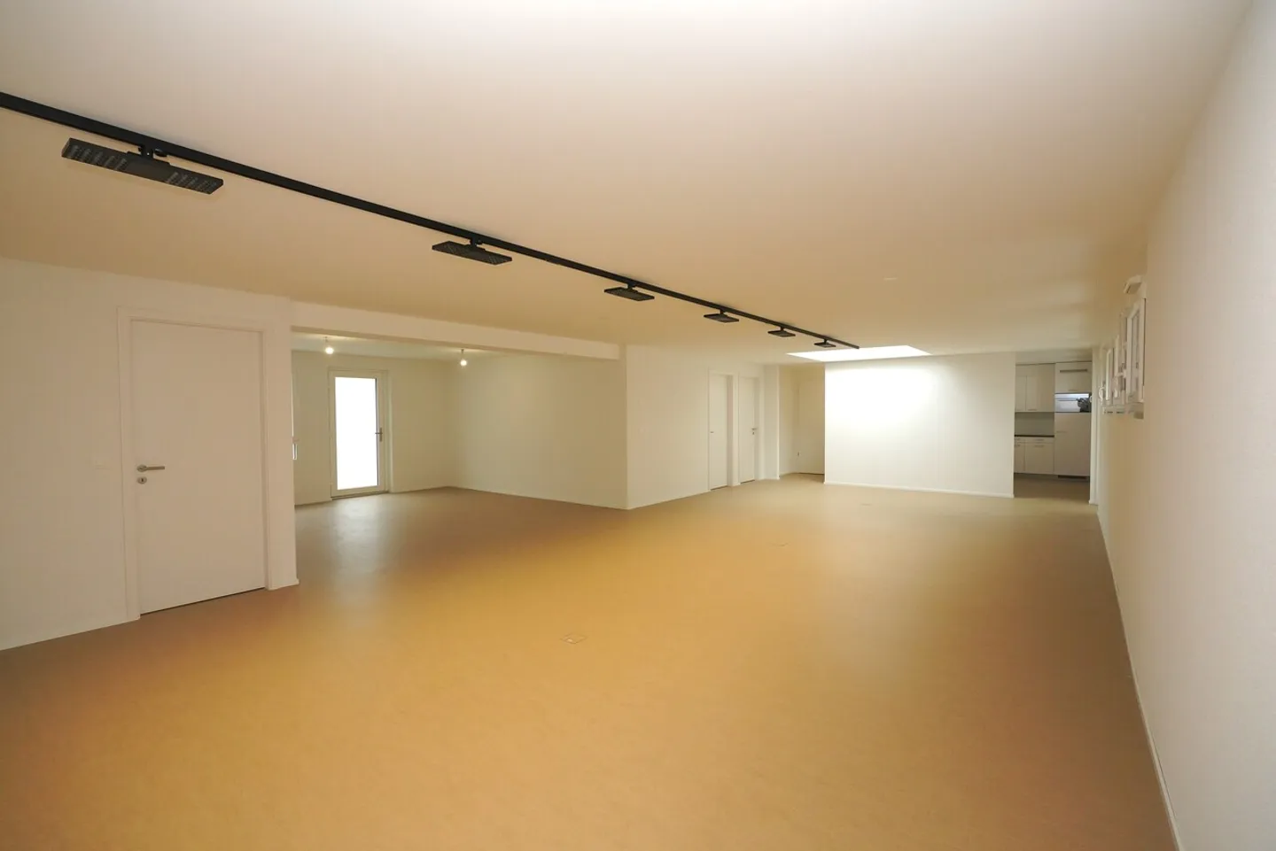 BUREAUX SPACIEUX À SIERRE - Photo 11 sur 13