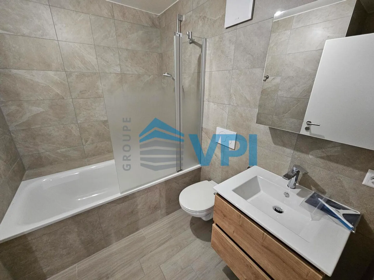 Belle maison jumelée de 6 pièces avec terrasse et jardin privés à B - Photo 9 sur 13