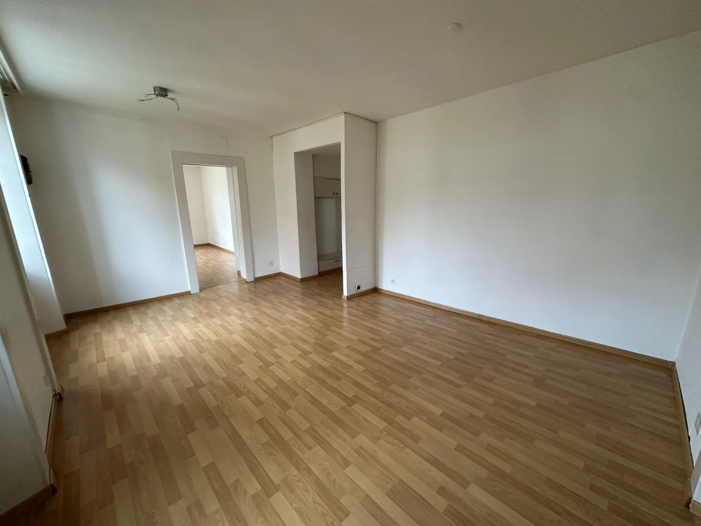 Appartement spacieux en ville - Photo 2 sur 5