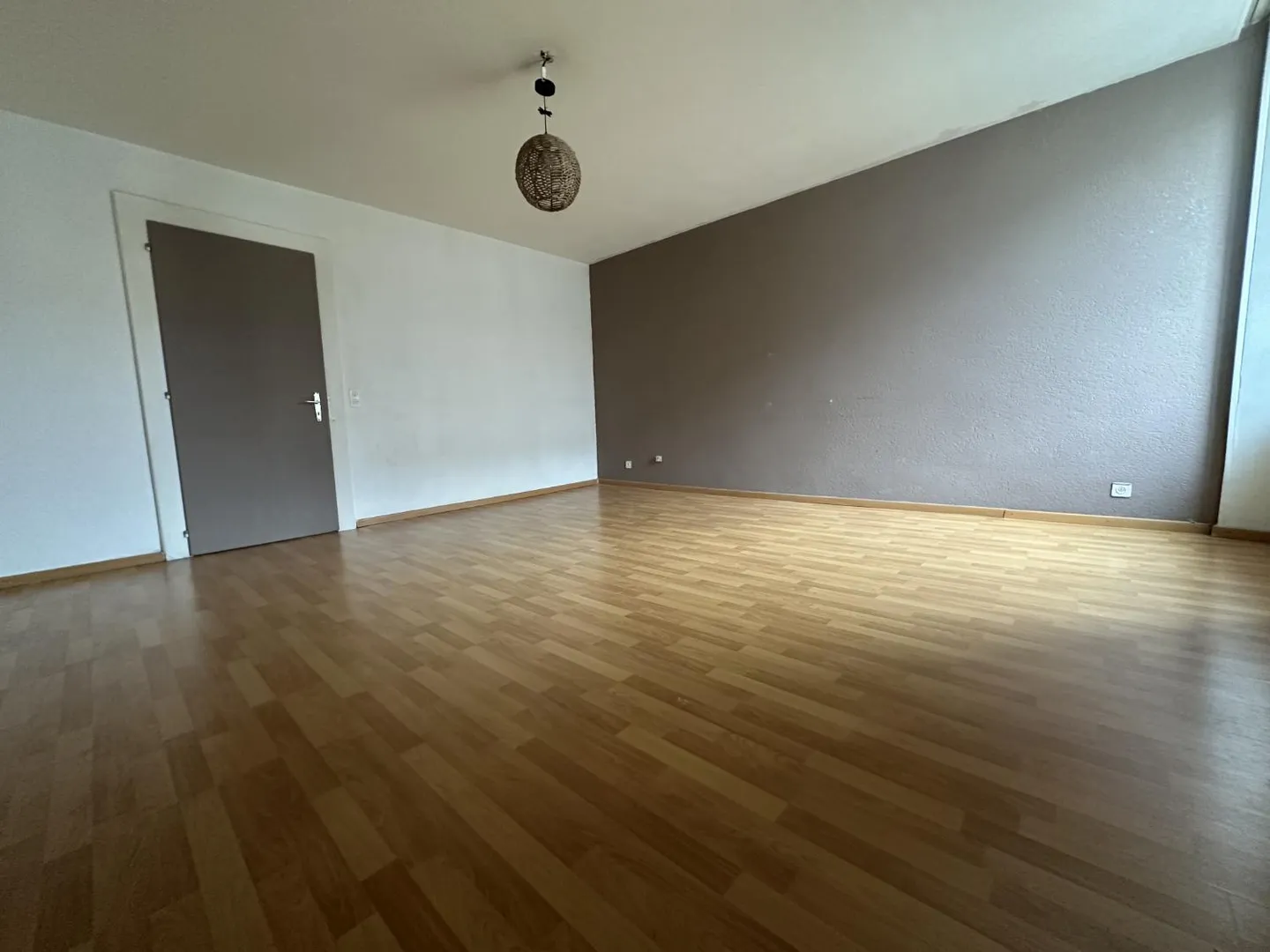 Appartement spacieux en ville - Photo 3 sur 5