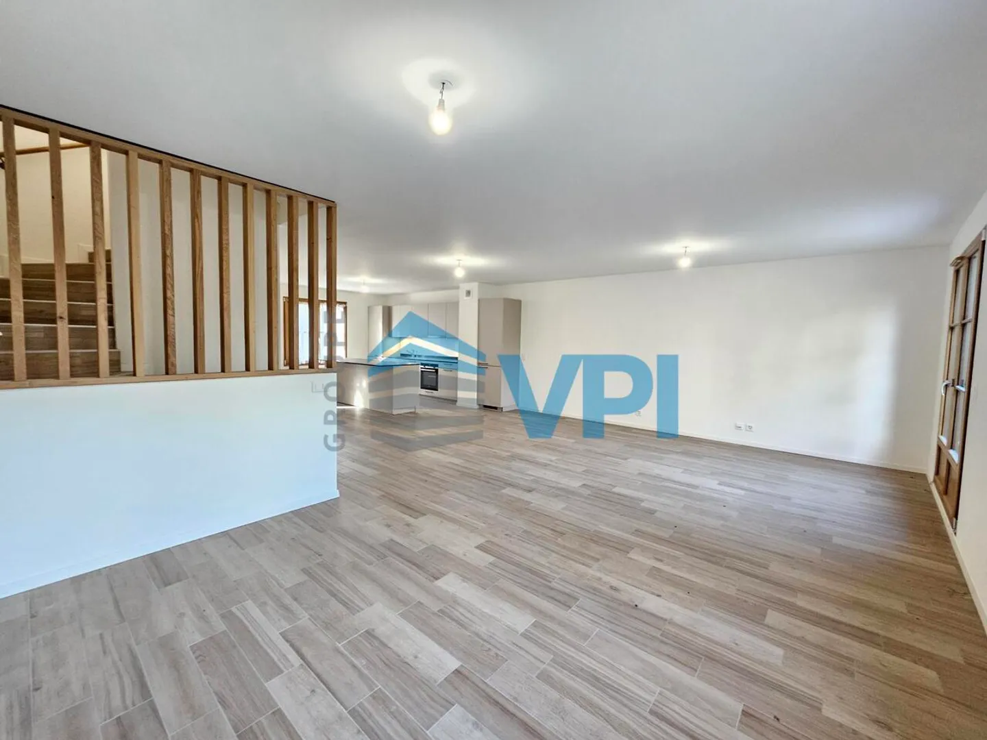 Belle maison jumelée de 6 pièces avec terrasse et jardin privés à B - Photo 6 sur 13