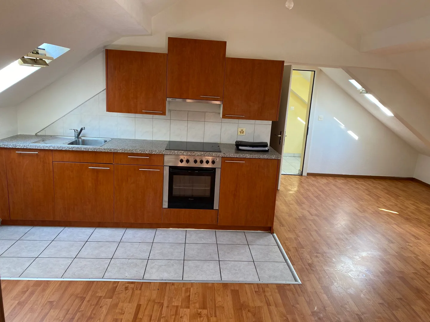 Charmante Dachwohnung in Schaffhausen - Foto 6 von 8